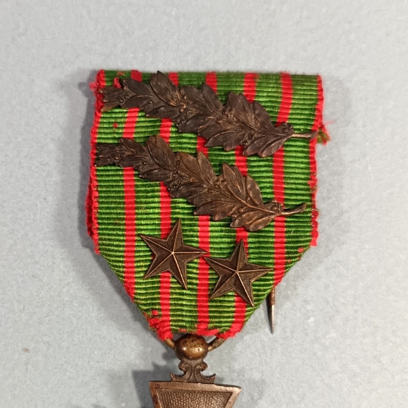 CROIX DE GUERRE 1914-1915 AVEC 2 PALMES ET 2 ETOILES POUR PLUSIEURS CITATIONS A L'ORDRE DU REGIMENT ET DE L'ARMEE